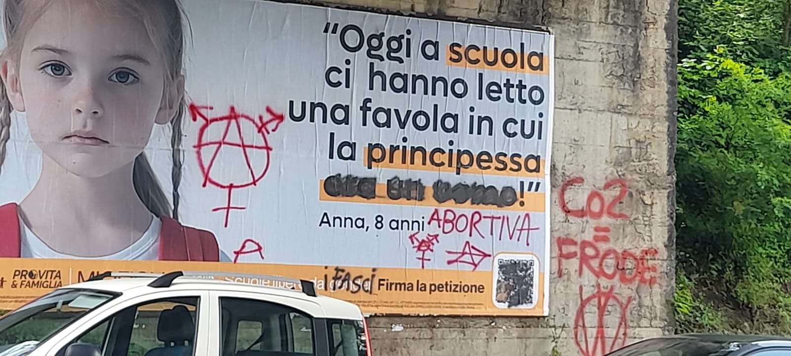 A Siena imbrattati e strappati nostri manifesti sul gender nelle scuole 1